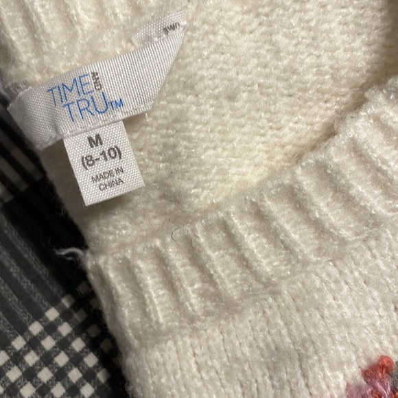 Winter Pull Over Sweaters bundle - Picture 4 of 6